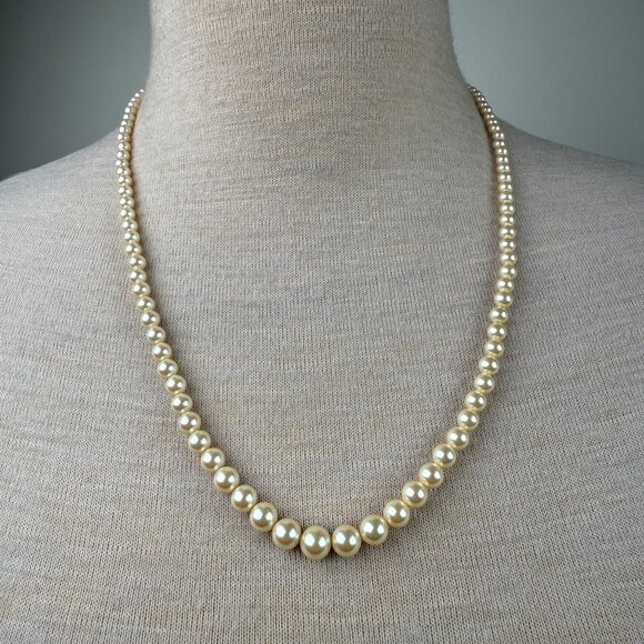 Vintage Jewelry - Vintage Graduated Ivory Faux Glass Pearl Necklace 23.5"